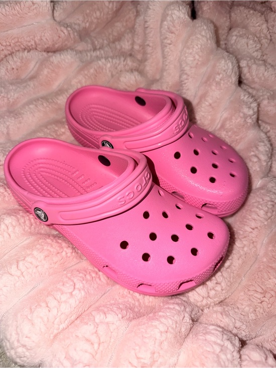 CROCS Other - Crocs Classic Clog Bright Pink Kids J4 / Women’s 6